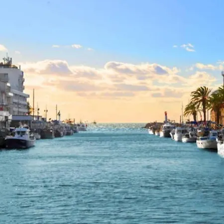 Belle Marina Ensoleillee Avec Jardin